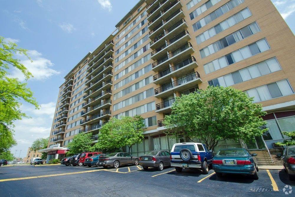 Apartment for rent at Executive Towers, 1920 Collingwood Blvd, Toledo, OH 43604