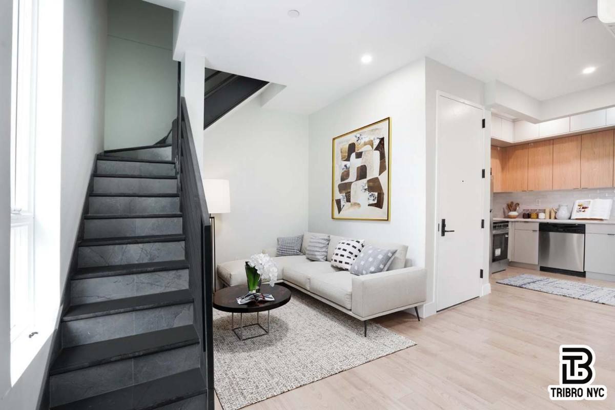 Apartment for rent at 92 Manhattan Ave, Brooklyn, NY 11206