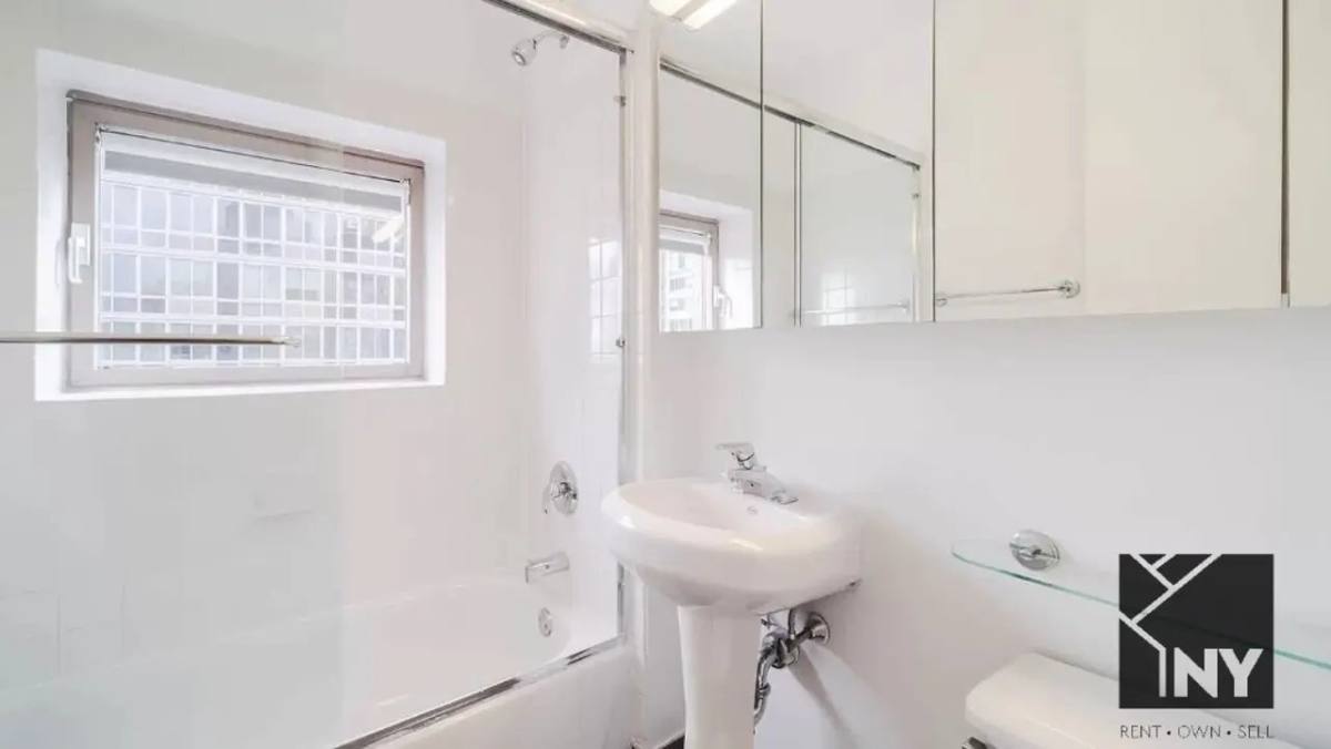 Apartment for rent at 102 W 27th St #14E, New York, NY 10001