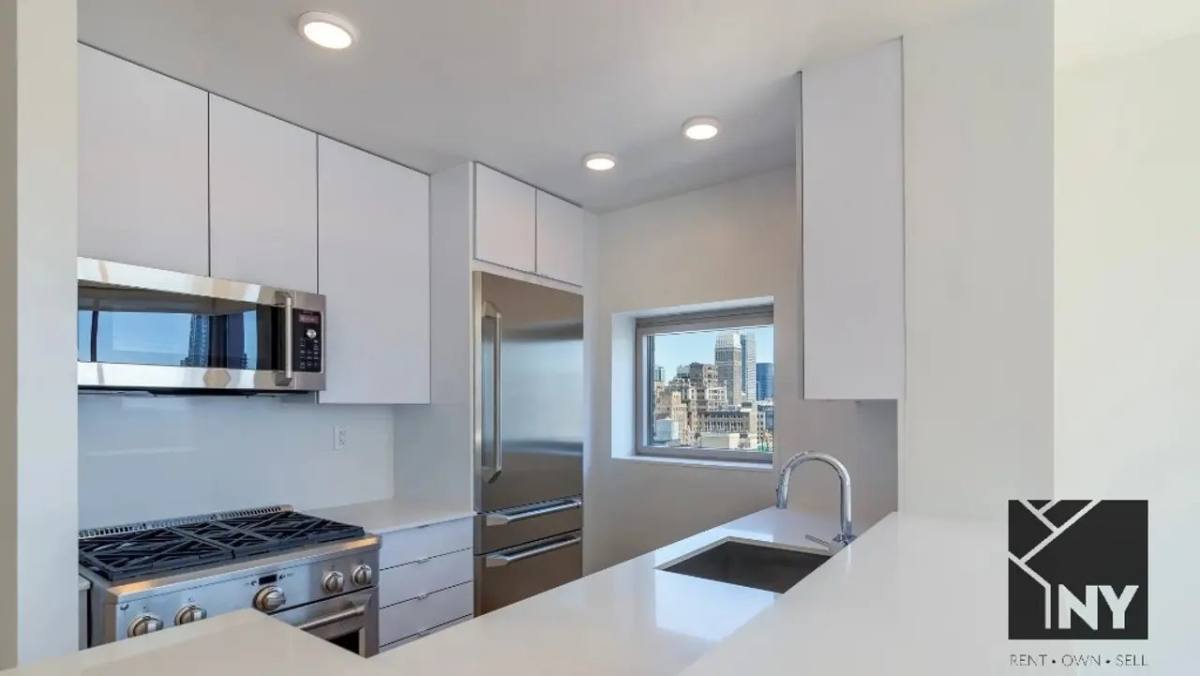 Apartment for rent at 102 W 27th St #14E, New York, NY 10001