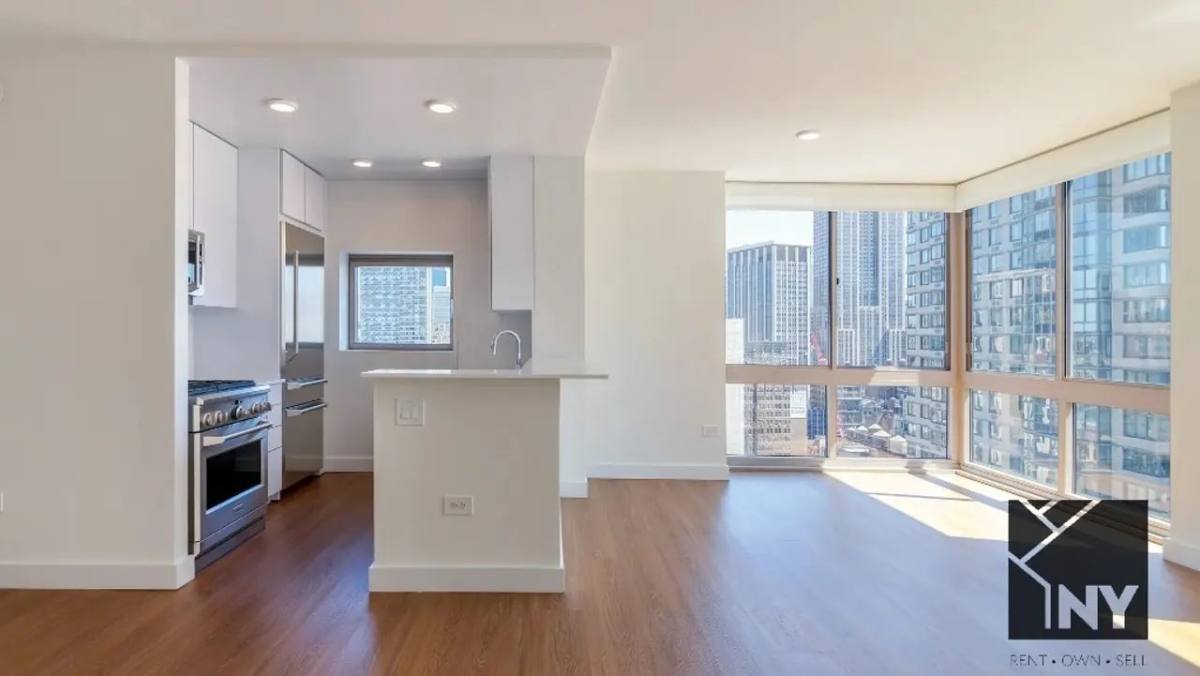 Apartment for rent at 102 W 27th St #14E, New York, NY 10001