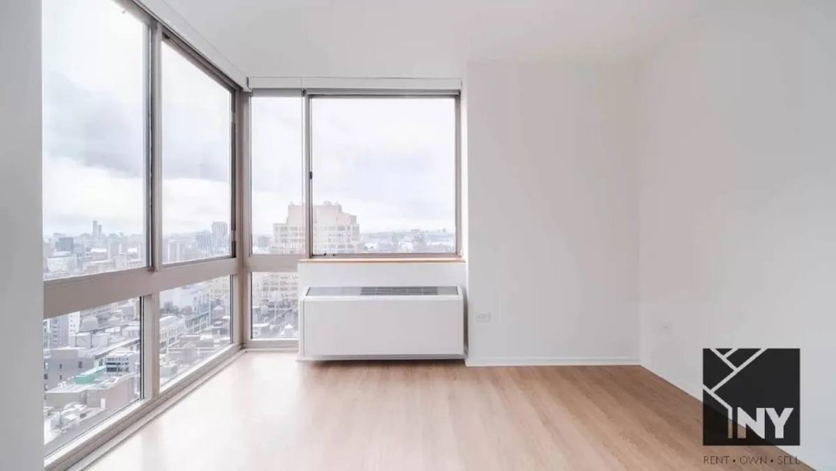 Apartment for rent at 102 W 27th St #14E, New York, NY 10001