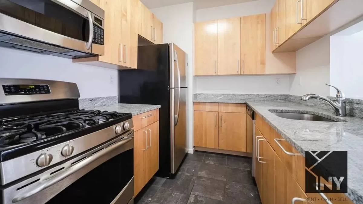 Apartment for rent at 102 W 27th St #21C, New York, NY 10001