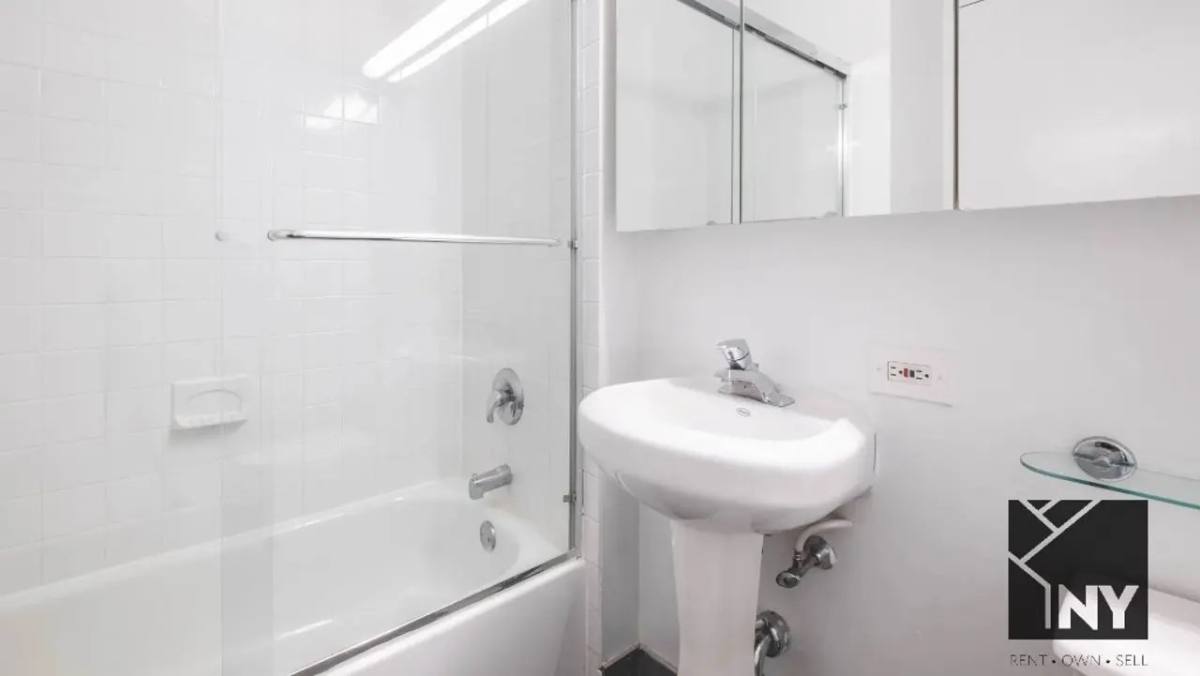 Apartment for rent at 102 W 27th St #21C, New York, NY 10001