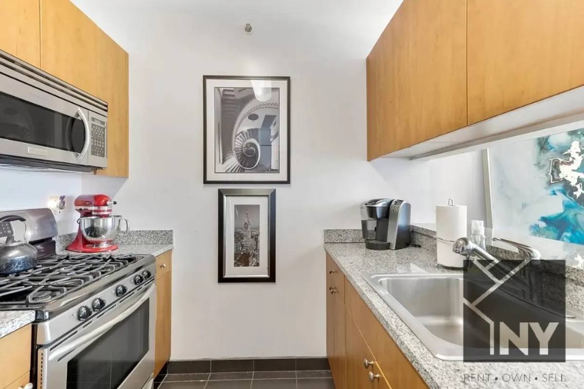 Apartment for rent at 451 W 37th St #2703, New York, NY 10018