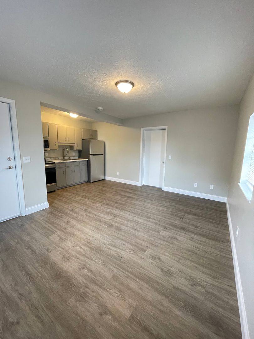 Apartment for rent at 815 W Columbia St, Flora, IN 46929
