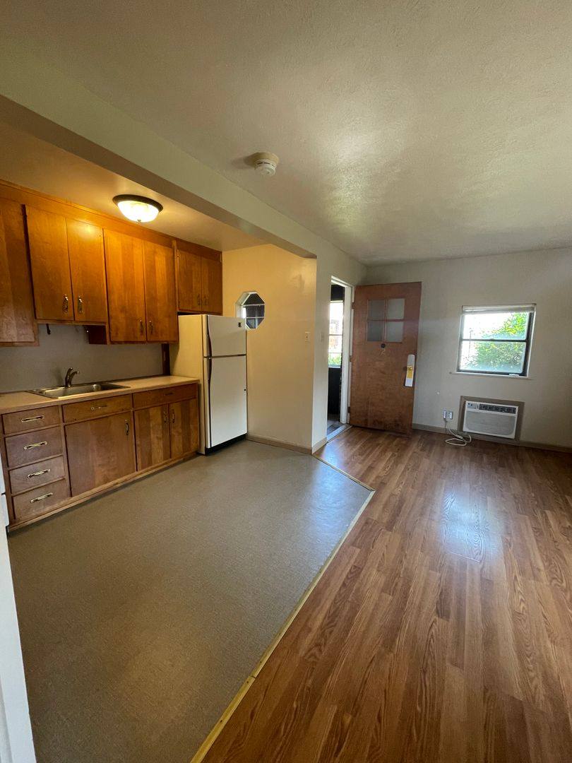 Apartment for rent at 815 W Columbia St, Flora, IN 46929
