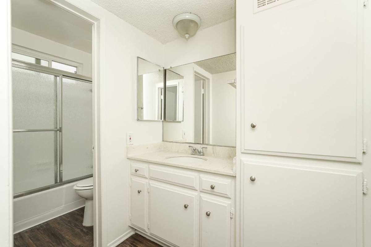 Apartment for rent at 840 Fischer St, Glendale, CA 91205