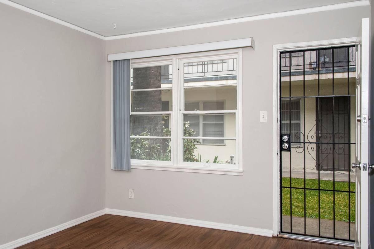 Apartment for rent at 411 E Palmer Ave, Glendale, CA 91205