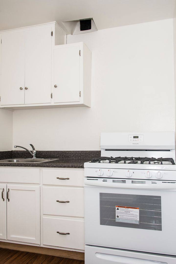 Apartment for rent at 411 E Palmer Ave, Glendale, CA 91205