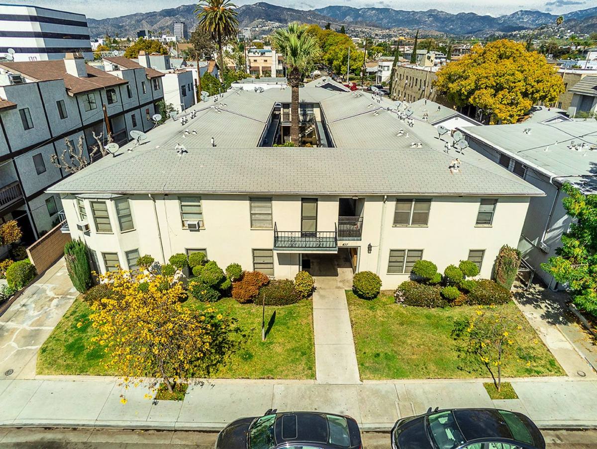 Apartment for rent at 411 E Palmer Ave, Glendale, CA 91205