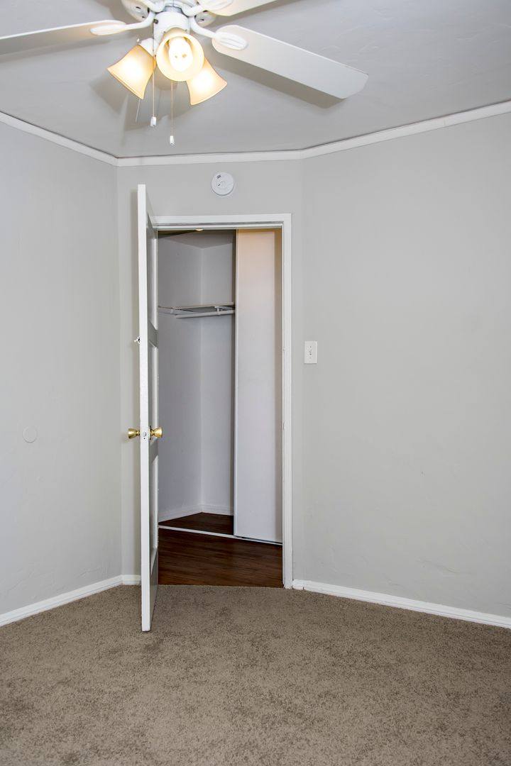 Apartment for rent at 411 E Palmer Ave, Glendale, CA 91205