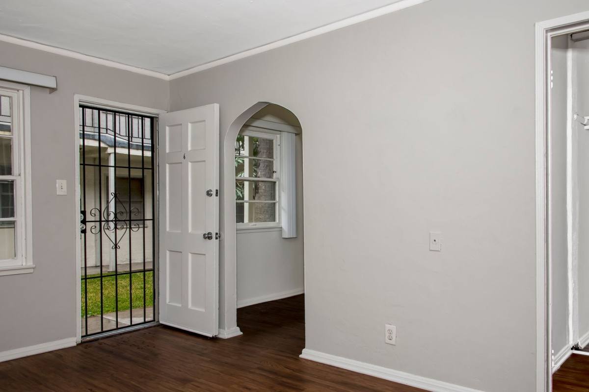 Apartment for rent at 411 E Palmer Ave, Glendale, CA 91205