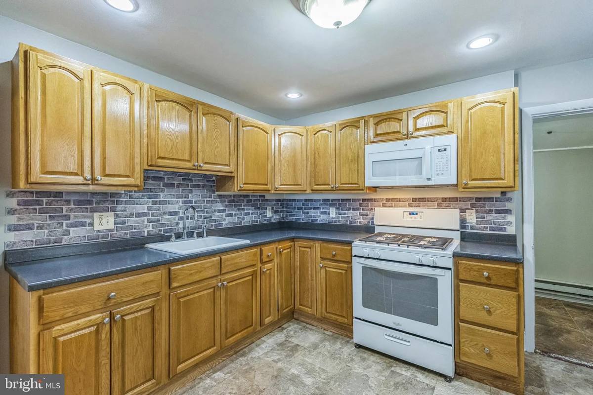 House for rent at 1528 S 29th St, Philadelphia, PA 19146