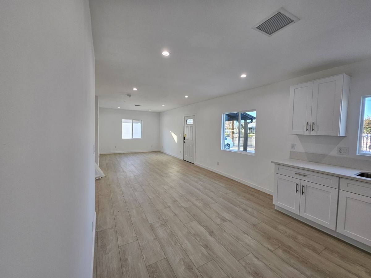 Apartment for rent at 22026 Saticoy St, Canoga Park, CA 91303