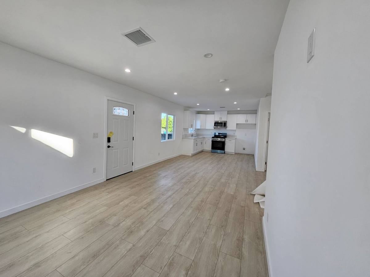 Apartment for rent at 22026 Saticoy St, Canoga Park, CA 91303