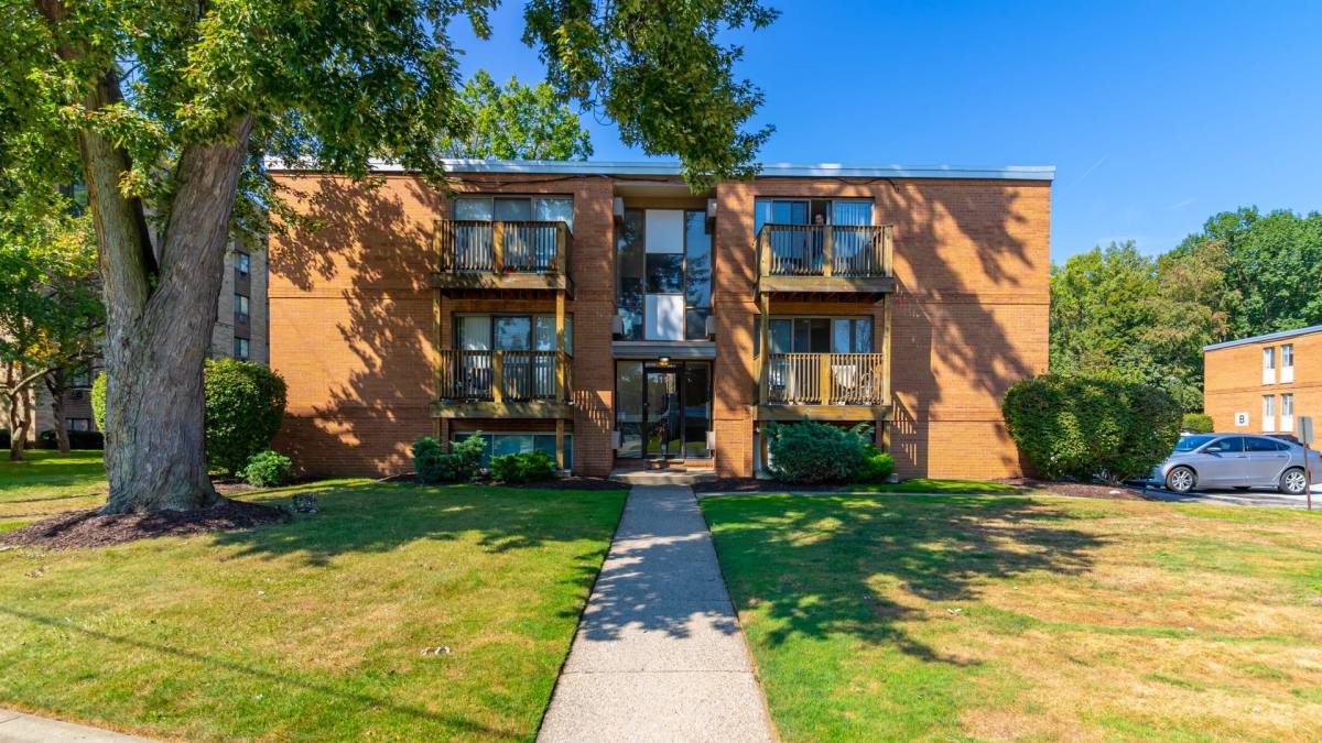 Apartment for rent at 4102 Valley Rd, Cleveland, OH 44109