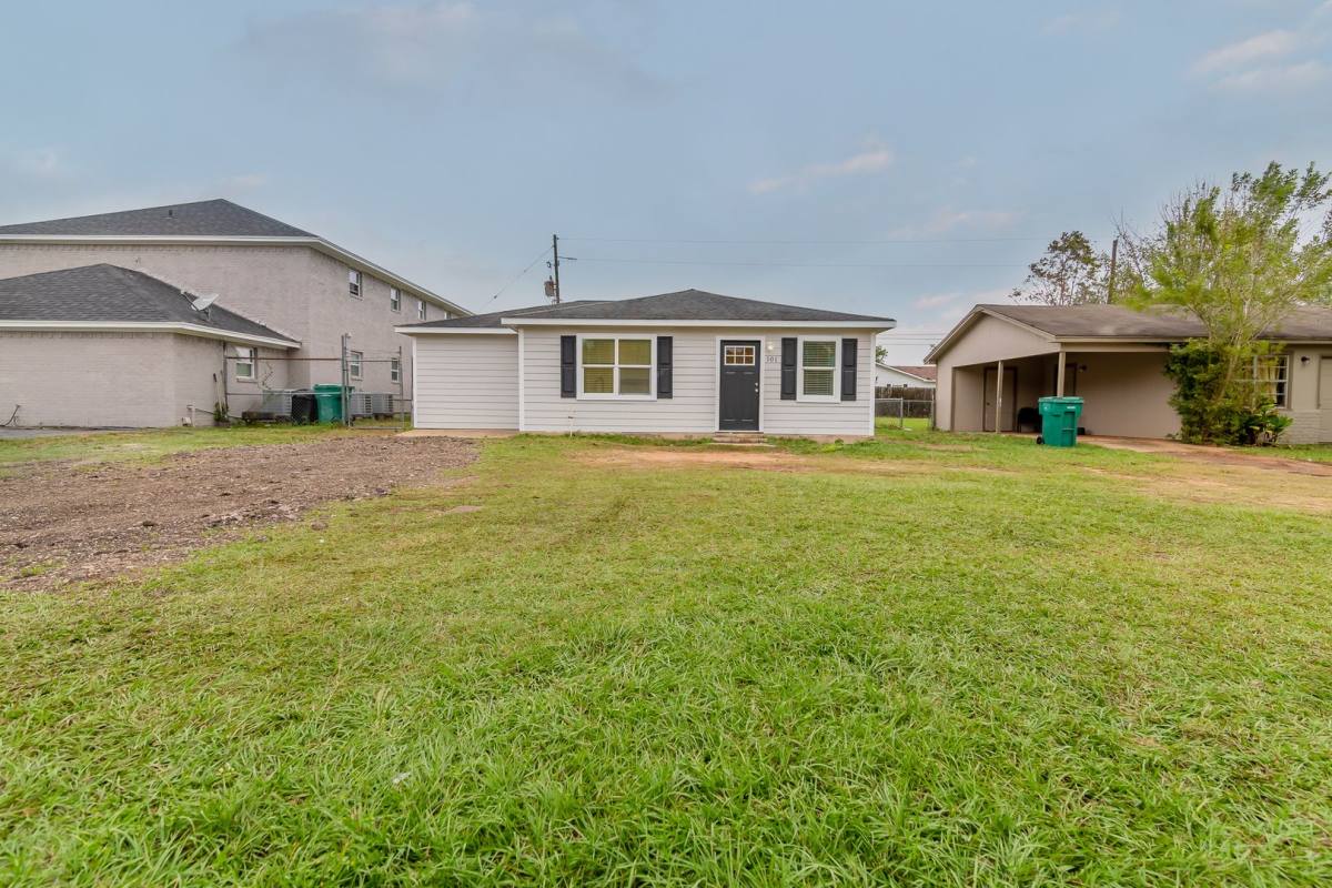 House for rent at 101 Will St, Willis, TX 77378