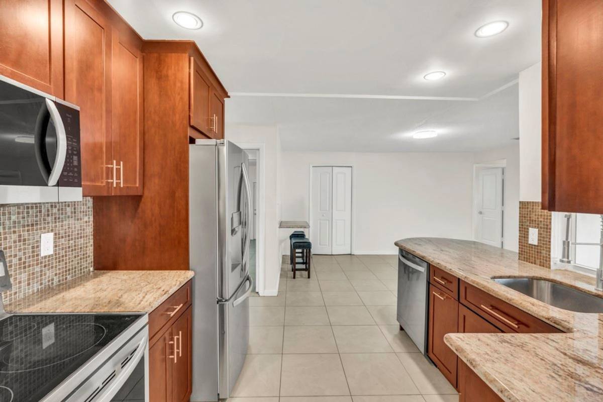 House for rent at 290 NW 65th Ave, Pompano Beach, FL 33063