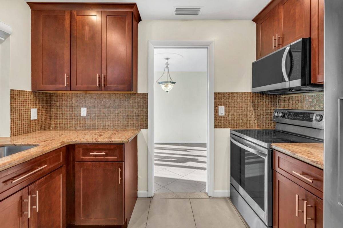 House for rent at 290 NW 65th Ave, Pompano Beach, FL 33063