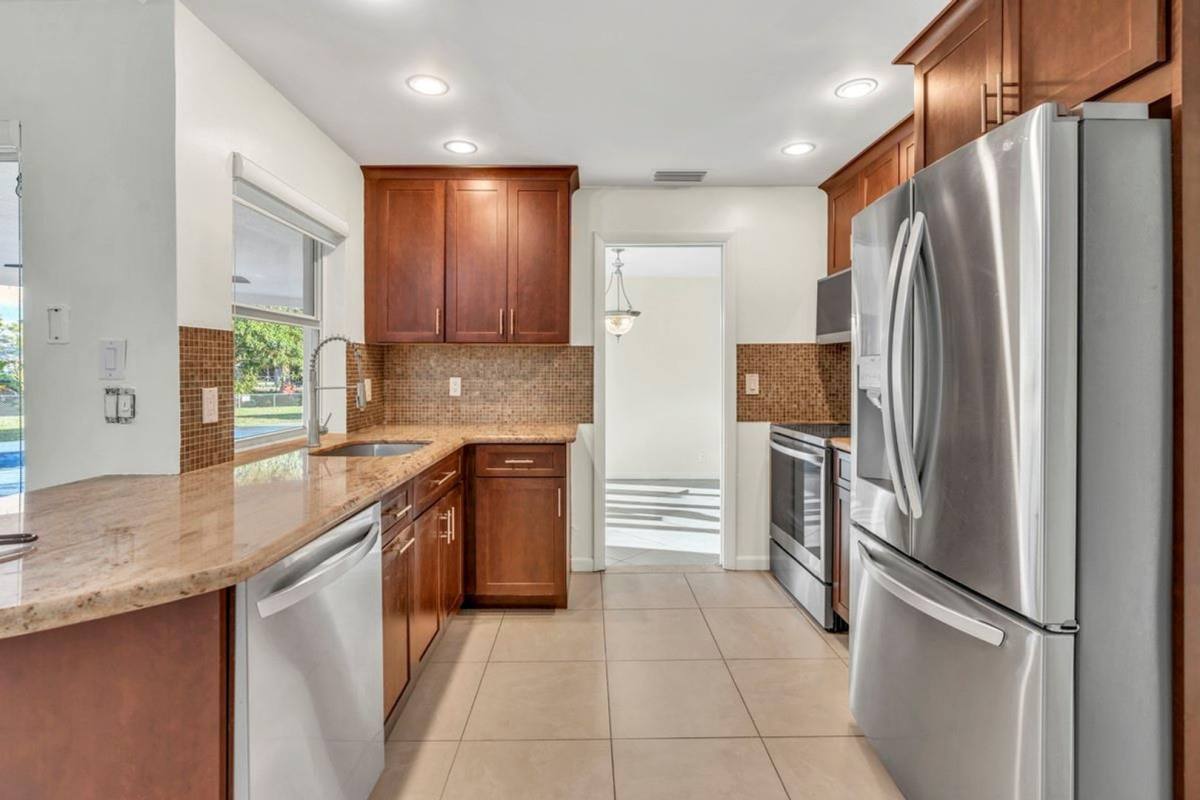 House for rent at 290 NW 65th Ave, Pompano Beach, FL 33063