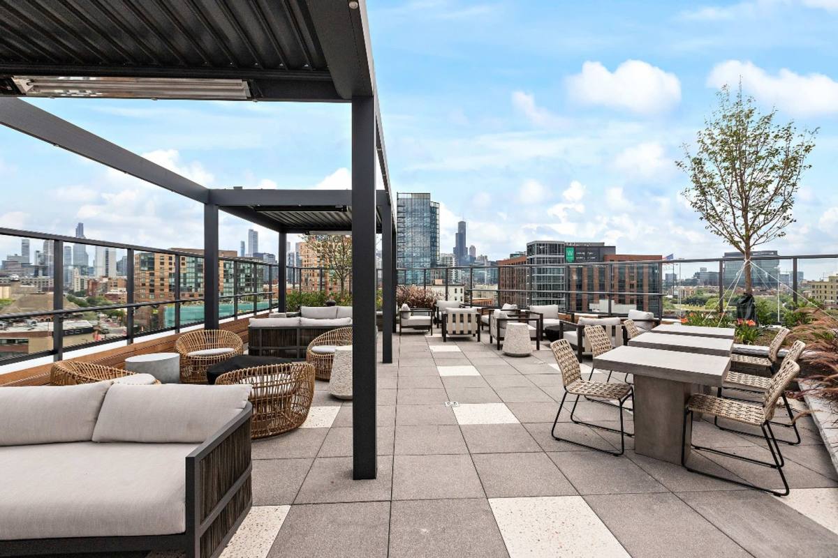 Apartment for rent at 1122 W Chicago Ave, Chicago, IL 60642