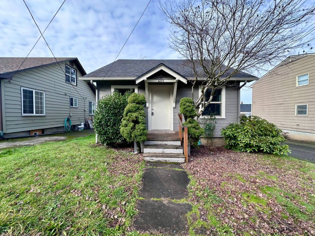 House for rent at 409 Monroe St, Oregon City, OR 97045
