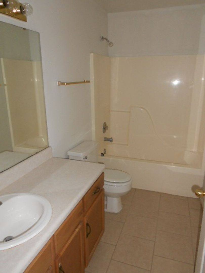 Townhouse for rent at 1909-B Bellevue Way, Tallahassee, FL 32304