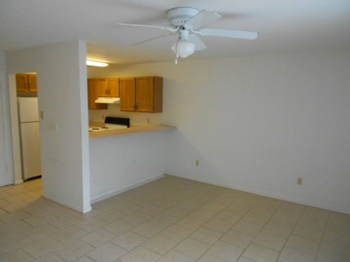 Townhouse for rent at 1909-B Bellevue Way, Tallahassee, FL 32304