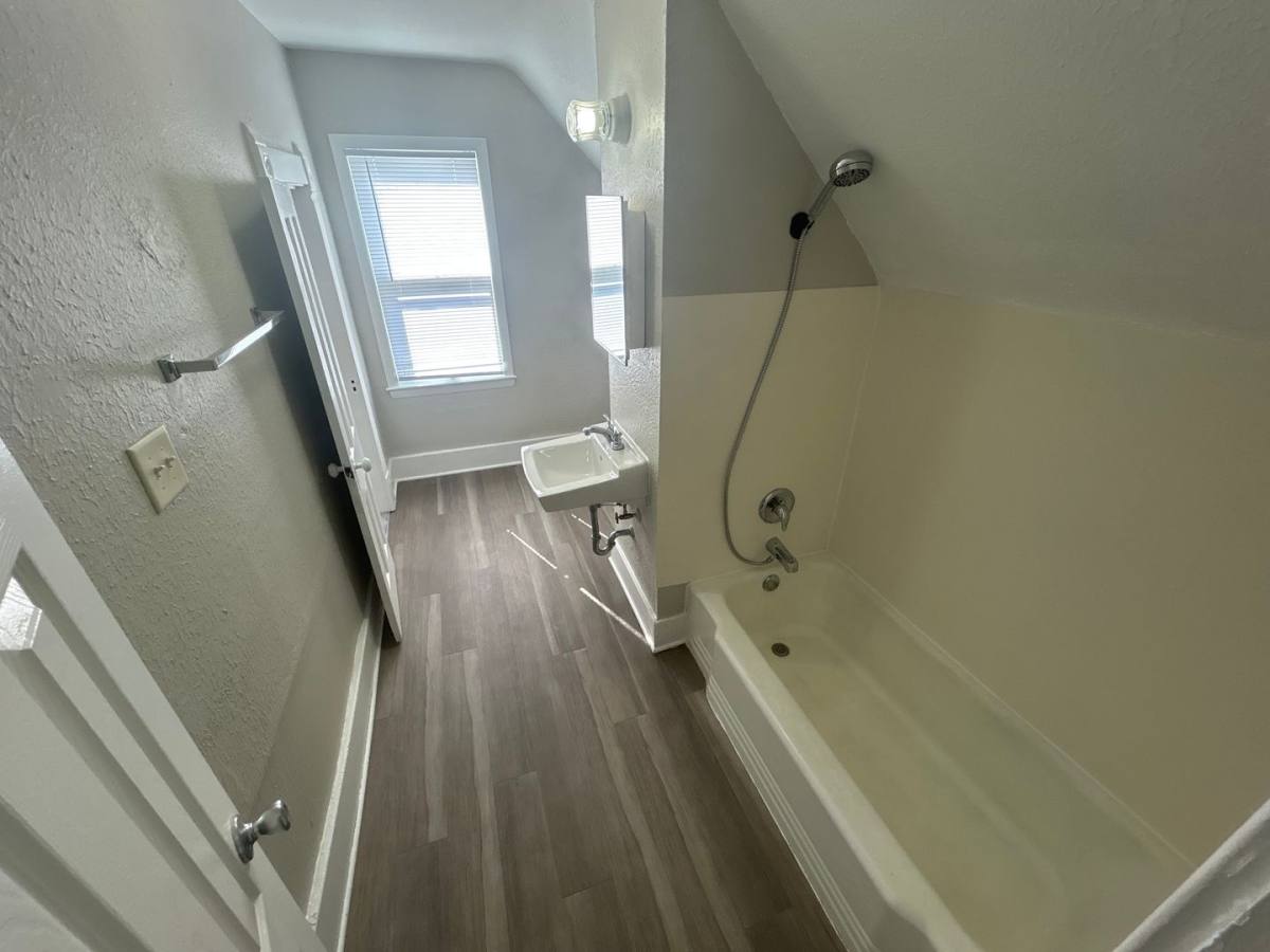 House for rent at 913 Ave A, Council Bluffs, IA 51503
