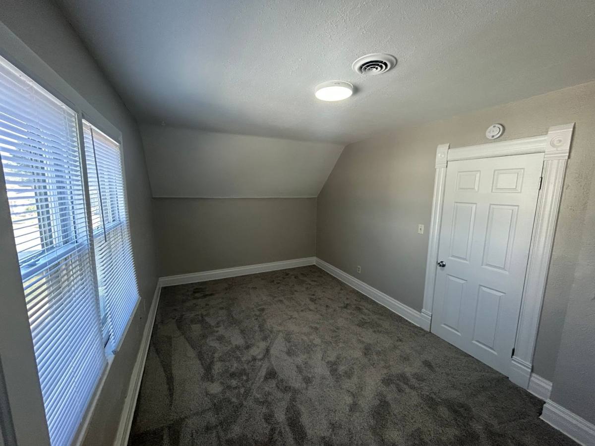 House for rent at 913 Ave A, Council Bluffs, IA 51503