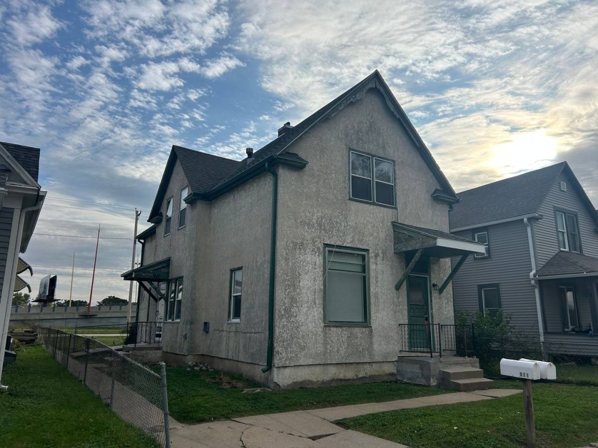 House for rent at 913 Ave A, Council Bluffs, IA 51503