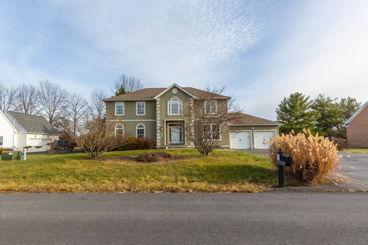 House for rent at 180 Muirfield Court, Charles Town, WV 25414