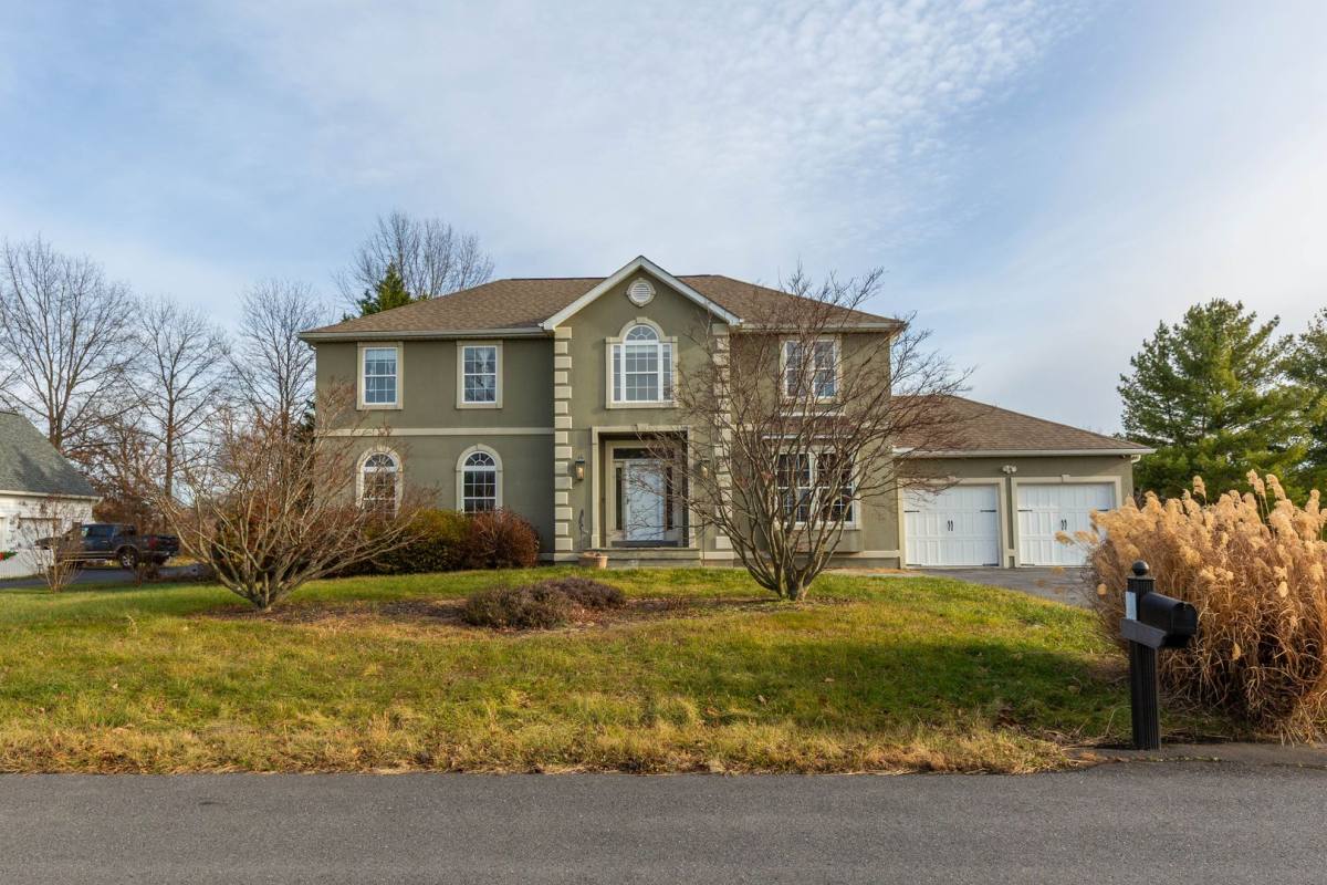 House for rent at 180 Muirfield Court, Charles Town, WV 25414