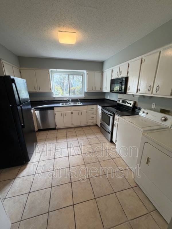 Townhouse for rent at 527 Tibet Ave #3, Savannah, GA 31406