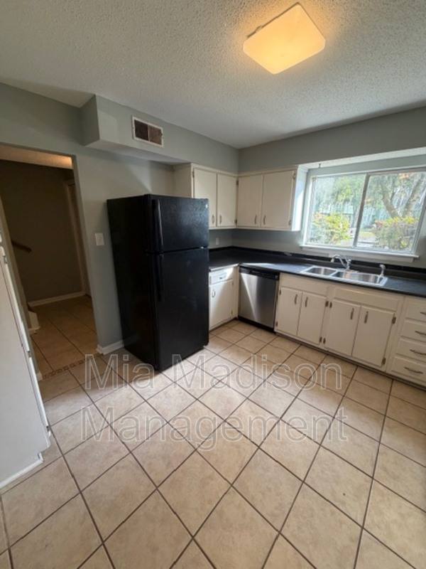 Townhouse for rent at 527 Tibet Ave #3, Savannah, GA 31406