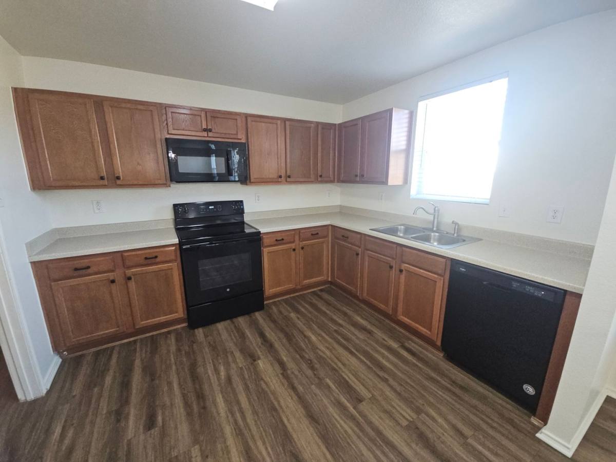 House for rent at 1432 Lauren Dr, Burleson, TX 76028