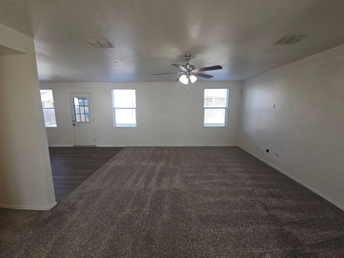 House for rent at 1432 Lauren Dr, Burleson, TX 76028