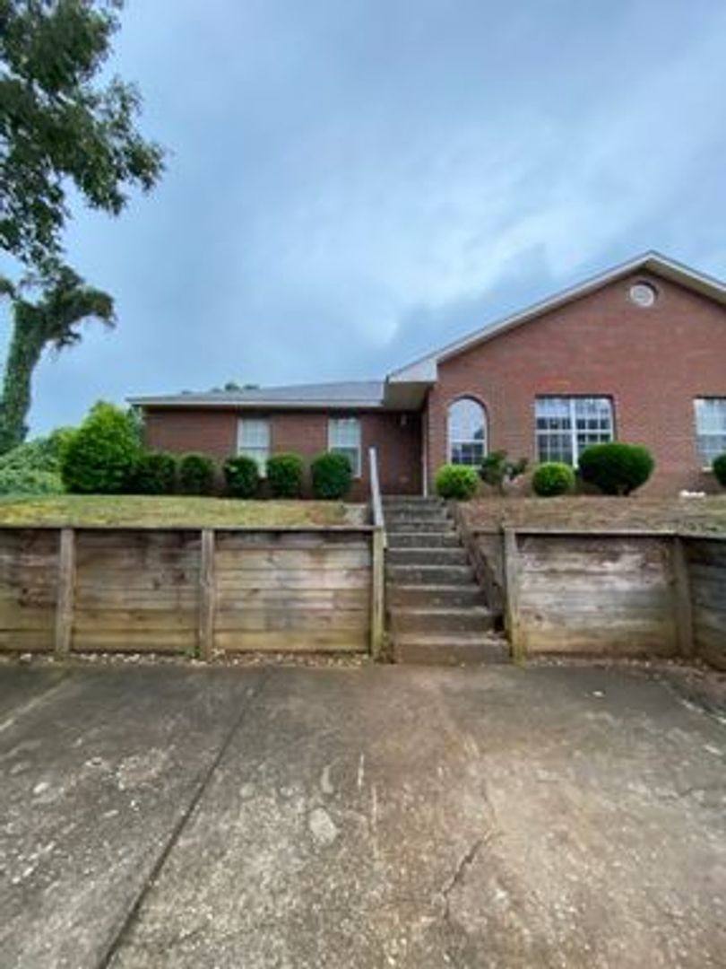 House for rent at 1139 Northlake Dr, Auburn, AL 36830