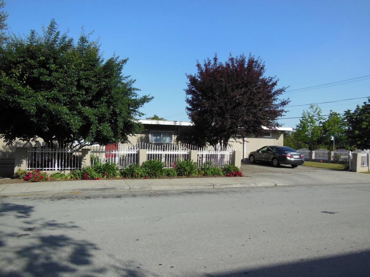 Apartment for rent at 310 Market Place, Menlo Park, CA 94025