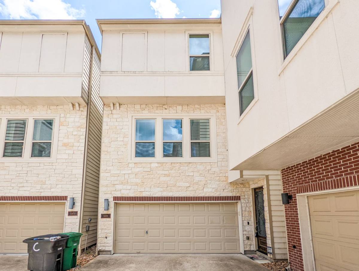 House for rent at 5323 Kiam St, Houston, TX 77007