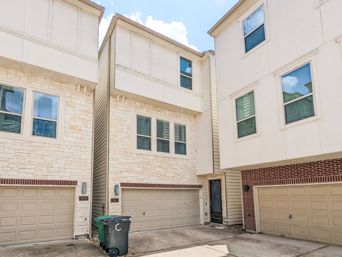 House for rent at 5323 Kiam St, Houston, TX 77007