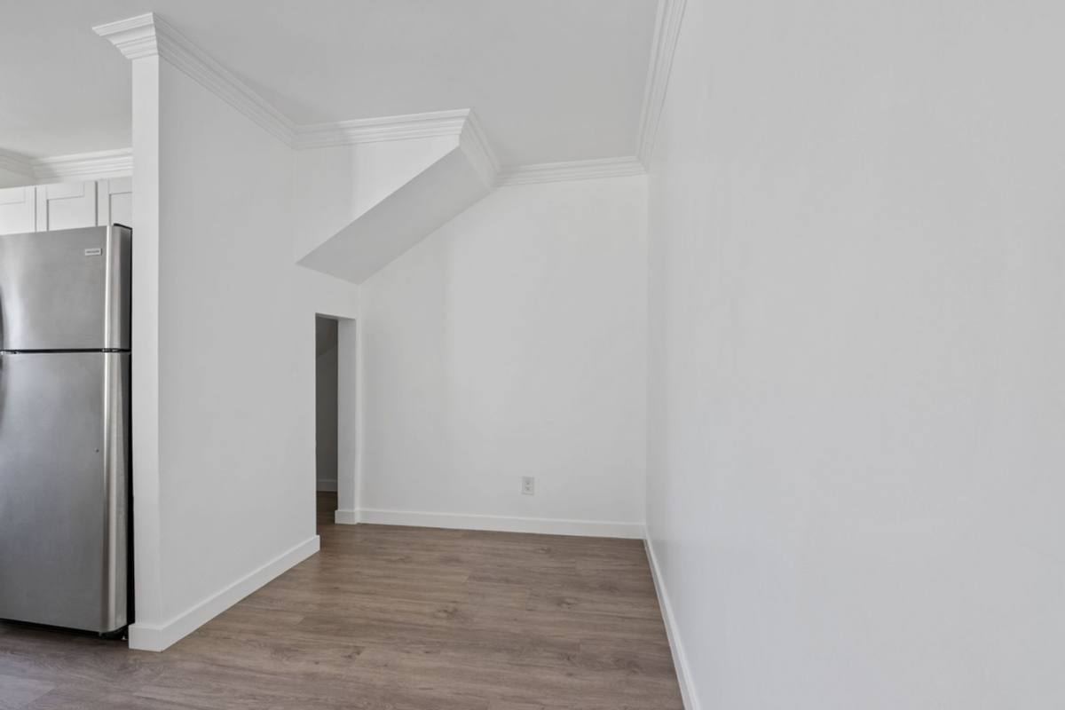Apartment for rent at 6042 Barton Ave, Los Angeles, CA 90038