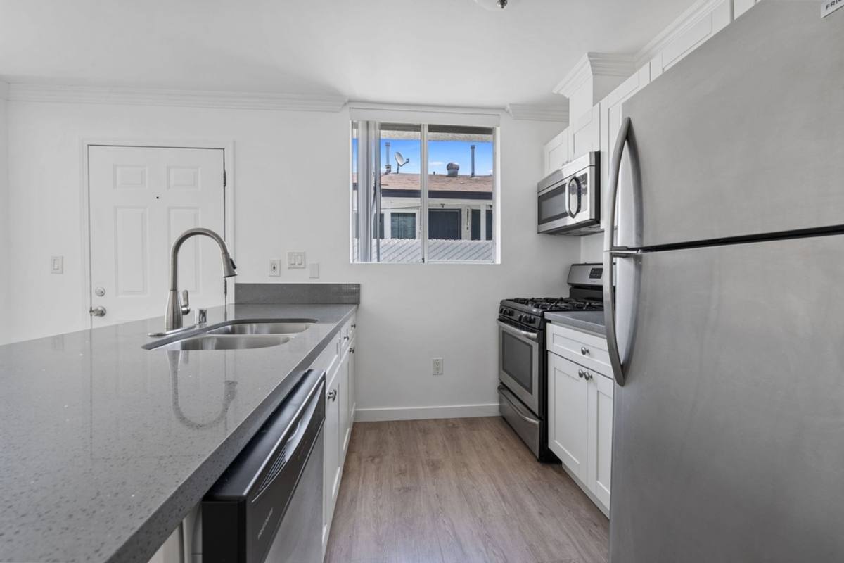 Apartment for rent at 6042 Barton Ave, Los Angeles, CA 90038
