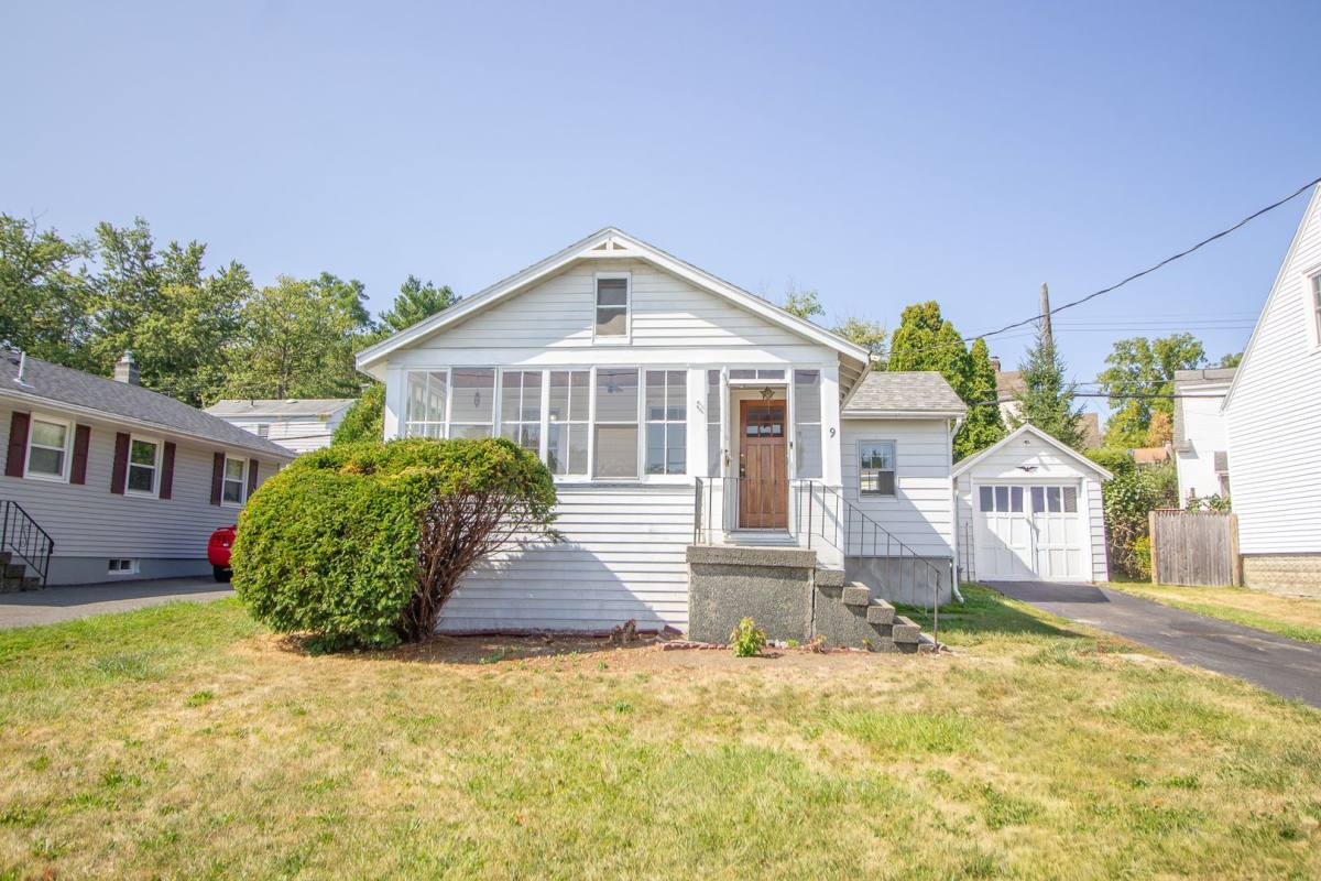 House for rent at 9 Spring Ave, Latham, NY 12110