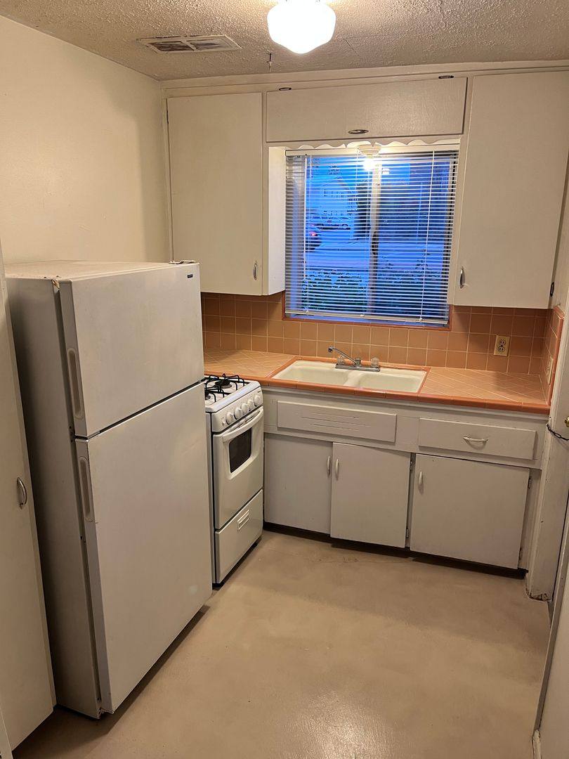 802-814 N Alvernon, Tucson, AZ 85711 - Apartment For Rent - Image 1