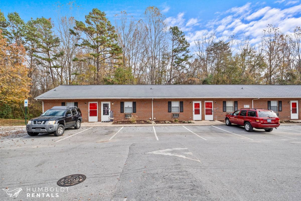 Apartment for rent at 1001 Lakeview St, Gastonia, NC 28052