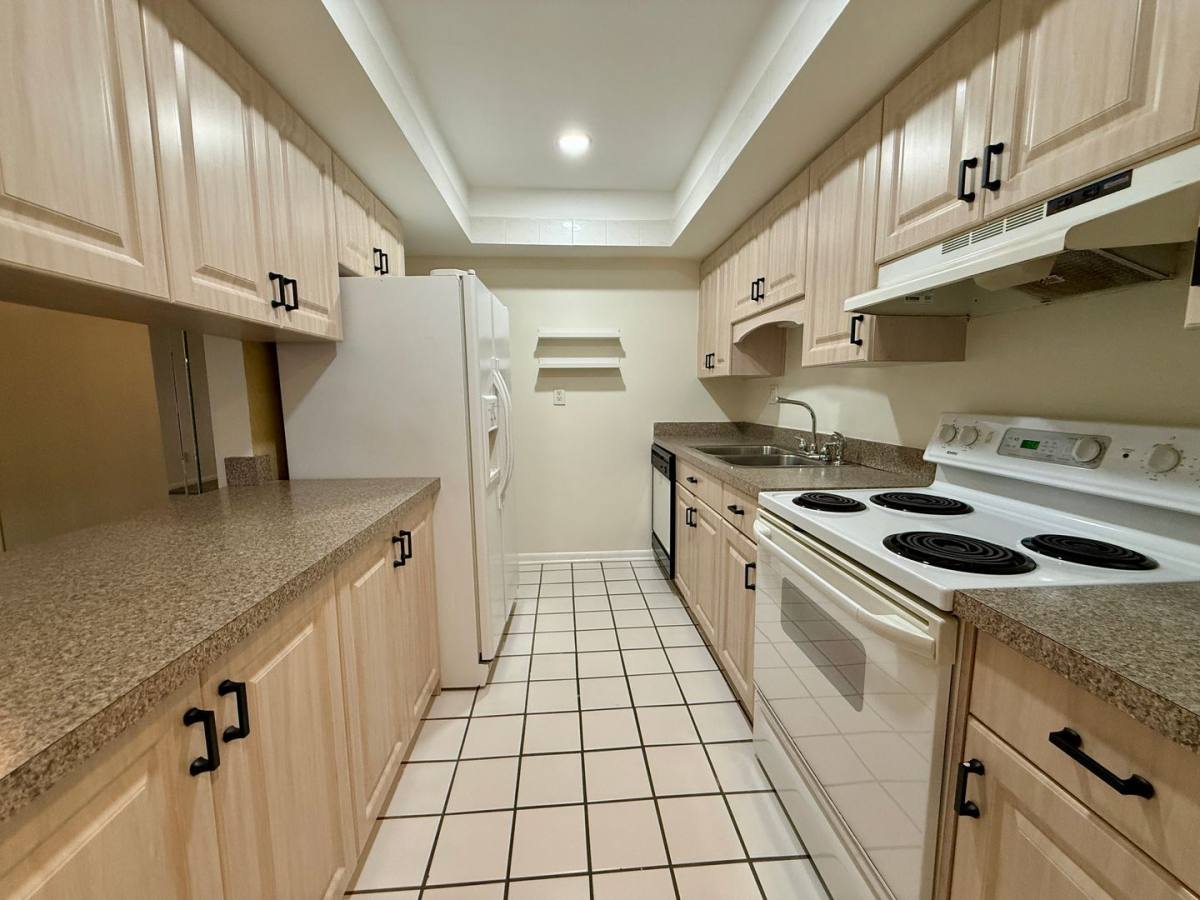 Condo for rent at 775 N Village Dr, Saint Petersburg, FL 33716