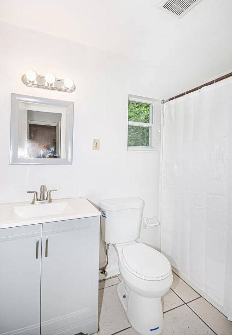 House for rent at 1634 Airport Dr, Tallahassee, FL 32304