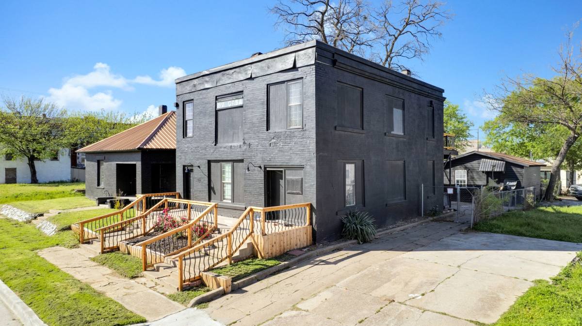 Apartment for rent at 19 2nd St NE, Ardmore, OK 73401